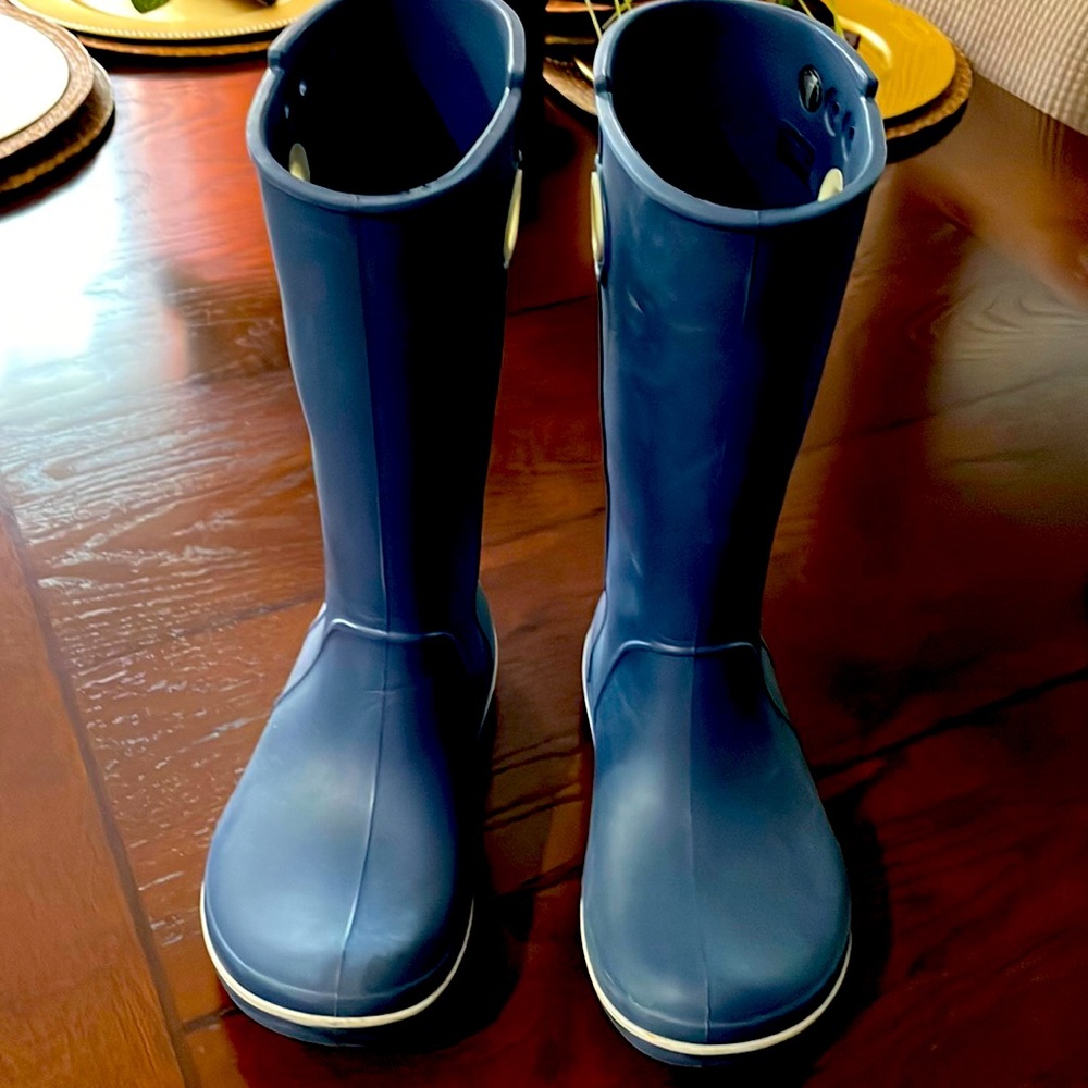 Crocs blue